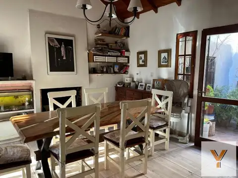 Casa en venta - 2 Dormitorios 1 Baño - Cochera - Villa Gesell