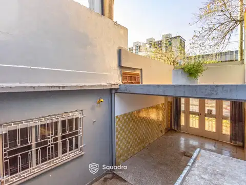 VENTA | PERMUTA - Casa 2 dormitorios con patio, y cochera - Bella Vista, Rosario.