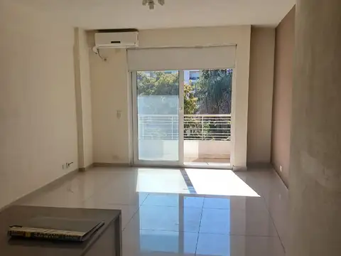 MONOAMBIENTE AL CONTRAFRENTE CON BALCON EXCELENTE ESTADO