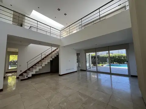 Casa 6 ambientes con 3 baños