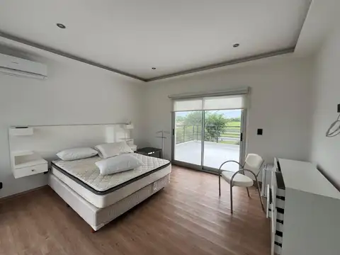 Casa en venta de 4 dormitorios c/ cochera en Haras Santa María