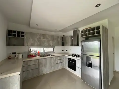 Casa 6 ambientes con 4 baños