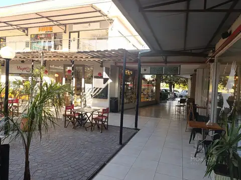 Local en venta con Renta, Centro Comercial La Escala, Caamaño