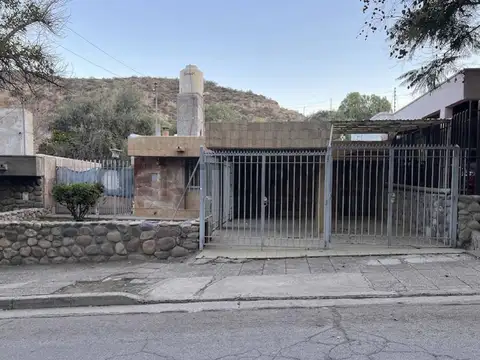 HERMOSA CASA EN BARRIO SUPE, GODOY CRUZ