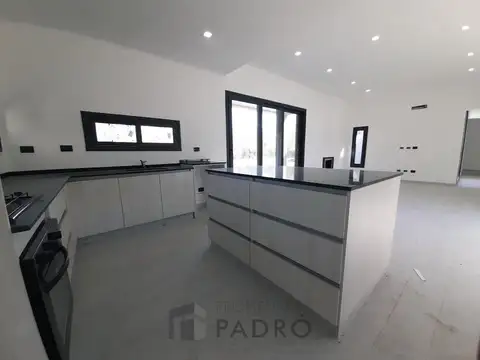 Casa 5 ambientes con 2 baños