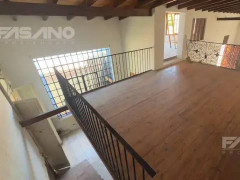 ALQUILER - CASA 11 AMB. EN SAN ANDRES. USO COMERCIAL /PROFESIONAL