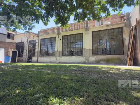 ALQUILER - CASA 11 AMB. EN SAN ANDRES. USO COMERCIAL /PROFESIONAL