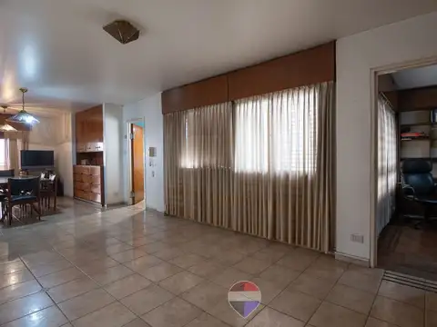 Departamento 8 ambientes con 3 baños