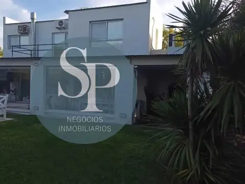 Casa en Venta con 3 cocheras