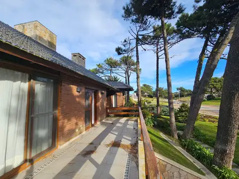Casa 6 ambientes con 3 baños