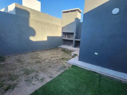 Depto Tipo Casa 3 ambientes con 2 baños