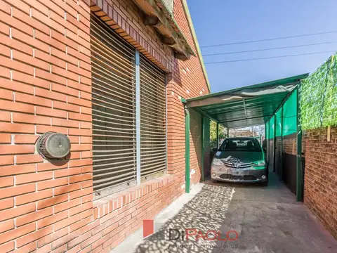 Casa 6 ambientes con 2 baños