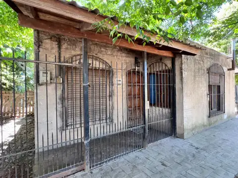 OPORTUNIDAD CASA 3 AMB CON PATIO, FCIO VARELA