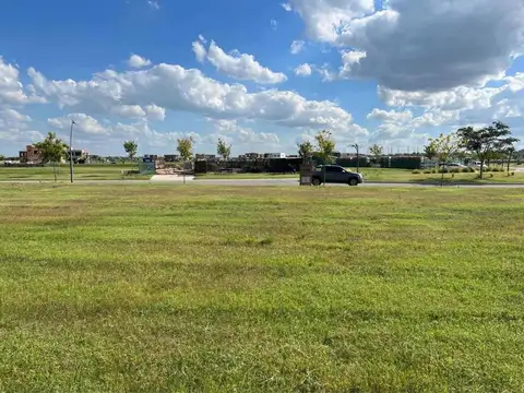 Avenida De Los Lagos