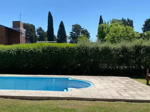 Vendemos casa con pileta en Solares del Norte.