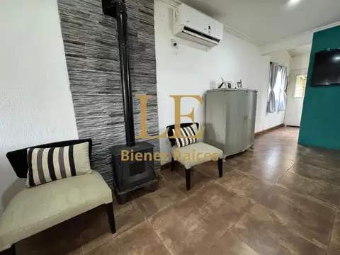 Casa 4 ambientes con 2 baños