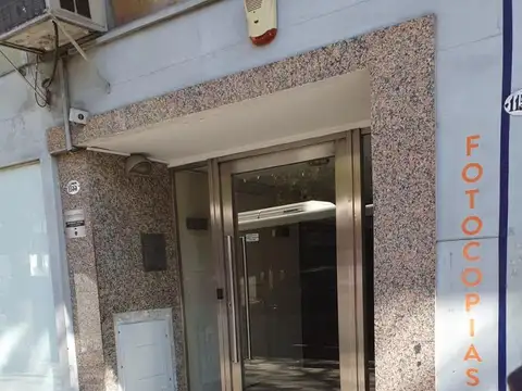 Cochera en edificio San Cristobal Portón automatico