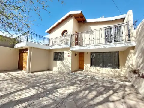 Casa en Alquiler de 4 dormitorios