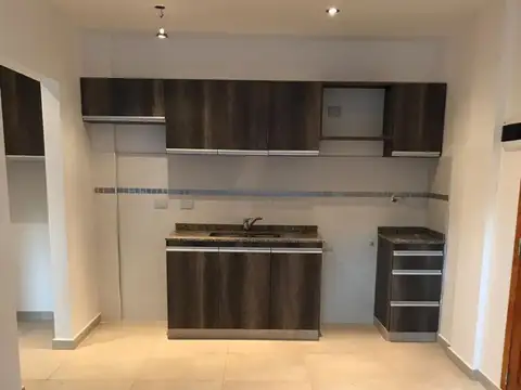 2 AMBIENTES PLANTA BAJA CON COCHERA ESCUCHA OFERTA