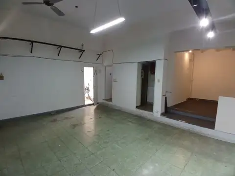 Av. Mitre 5500, Piso PB