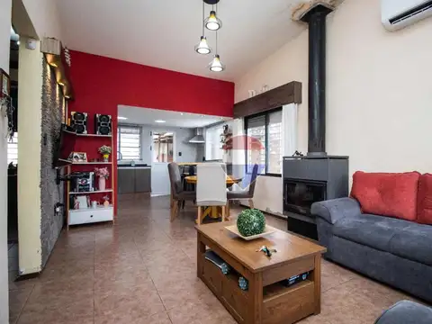 Casa en Venta con 2 cocheras