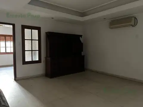 Casa en Alquiler con 1 cochera