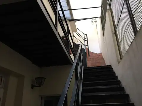 Casa 8 ambientes con 6 baños