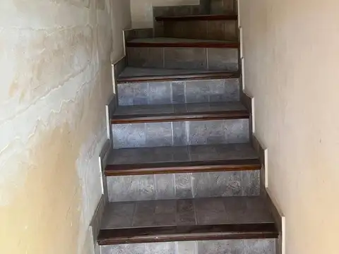 Casa 7 ambientes con 2 baños