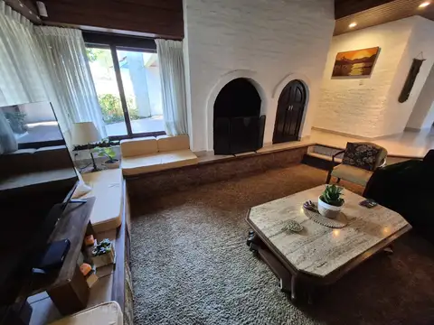 Casa 5 ambientes con 3 baños