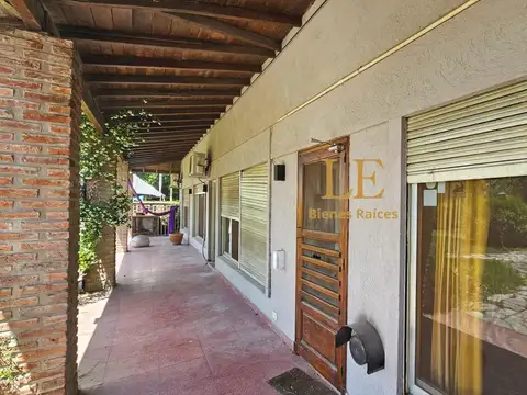 Casa 4 ambientes con 2 baños