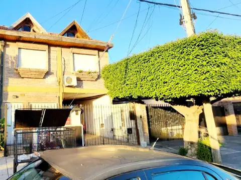 OPORTUNIDAD EXCELENTE PH 3 AMBIENTES PATIO Y COCHERA