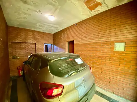 Casa 6 ambientes con 2 baños