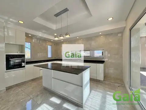 Casa 4 ambientes con 3 baños