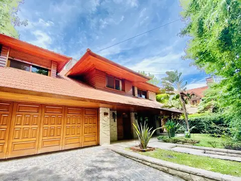 Importante casa en venta en las Lomas de San Isidro sobre 1006m2 de lote.