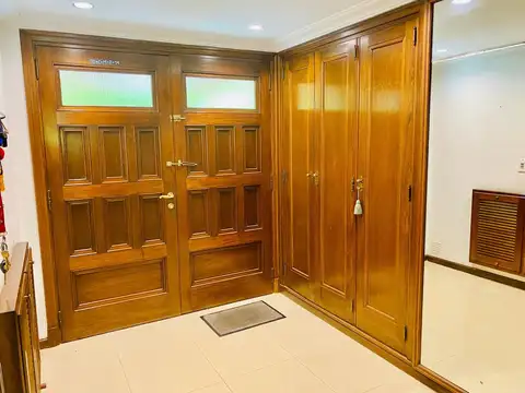 Casa 7 ambientes con 4 baños