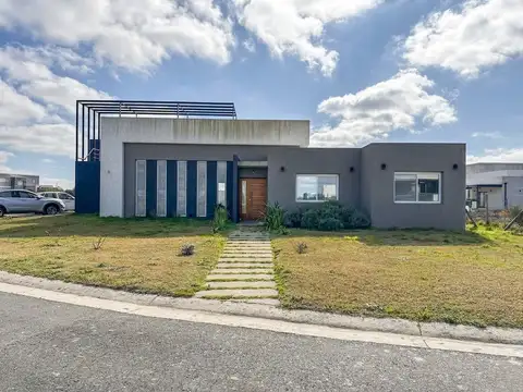 Alquiler Casa 5 ambientes, San Sebastián, área 8