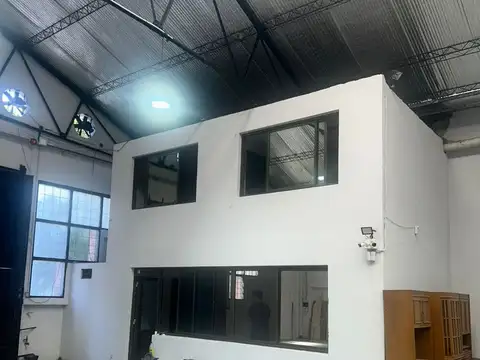 GALPÓN EN ALQUILER EN AVELLANEDA EXCELENTE ESTADO