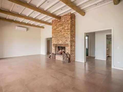 Venta casa 5 ambientes en Carlos Keen