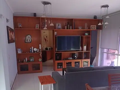 Casa 10 ambientes con 4 baños