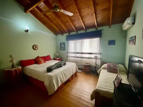 VENTA CASA DE DOS PLANTAS EN BANFIELD, LOMAS