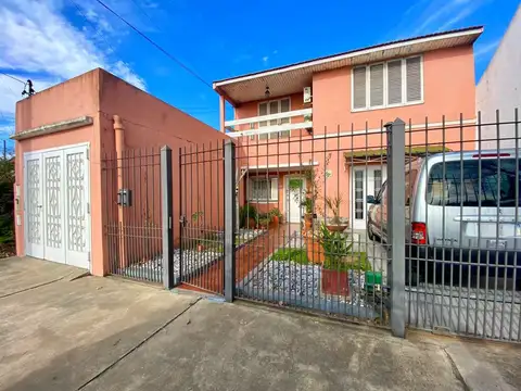 Casa en Venta con 4 cocheras