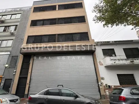 Depósito en Flores