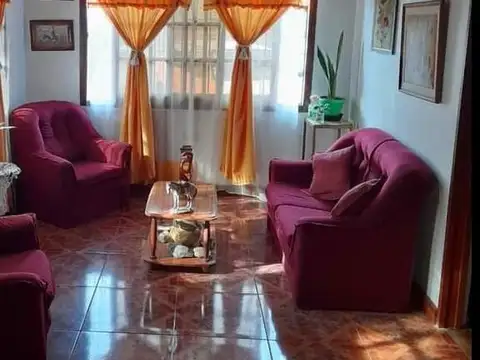 Casa 5 ambientes con 2 baños