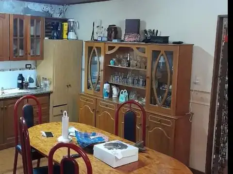 Casa en venta - 3 Dormitorios 2 Baños - 600Mts2 - La Plata