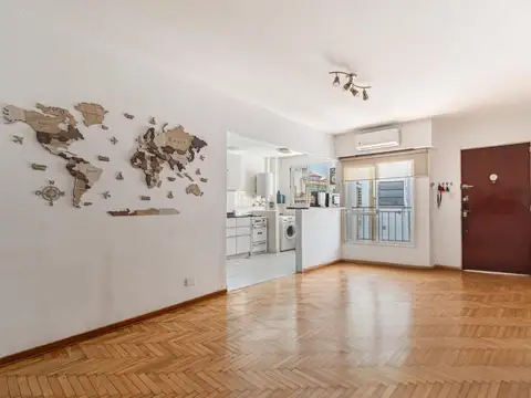 Venta Departamento 2 ambientes con balcón al frente en Parque Patricios