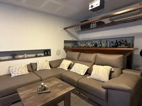 Casa en Venta con 4 cocheras