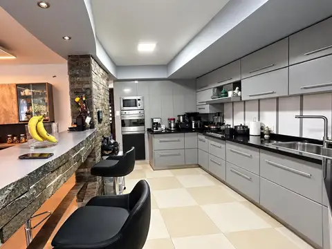 Casa 5 ambientes con 4 baños