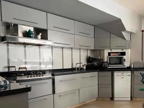 Casa 5 ambientes con 4 baños