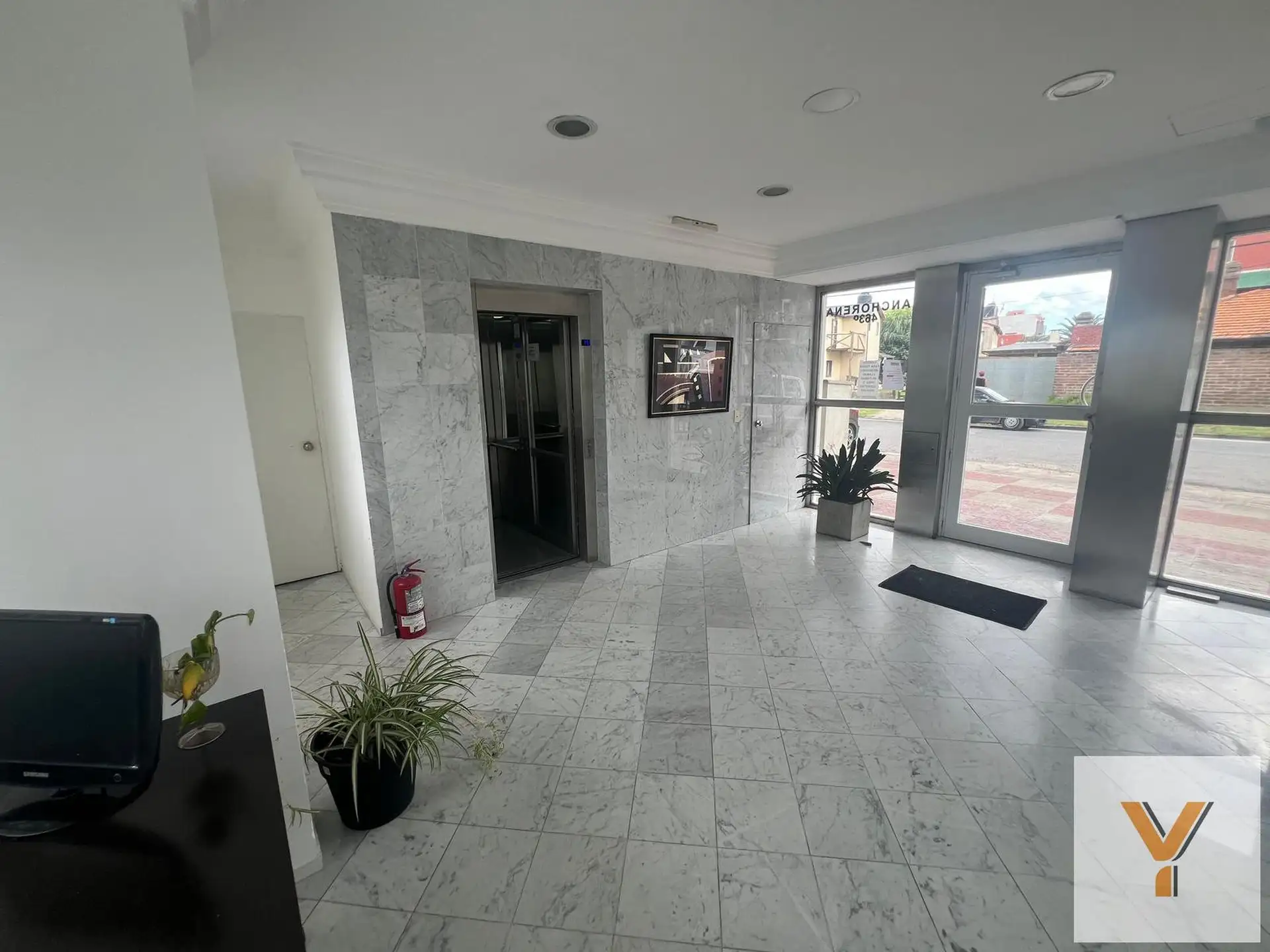 Depto 1 dorm, 44m² con 2 baños y ascensor — De Anchorena y Av. Felix U. Camet