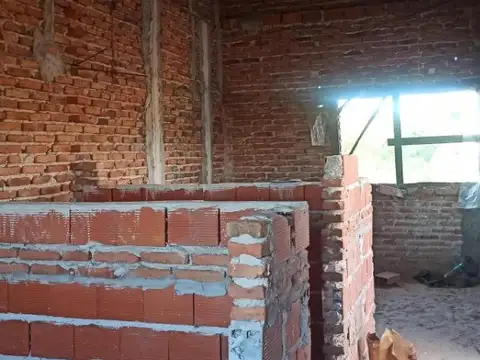 Vendo casa a terminar en Fontana Marconi y Caacuí
